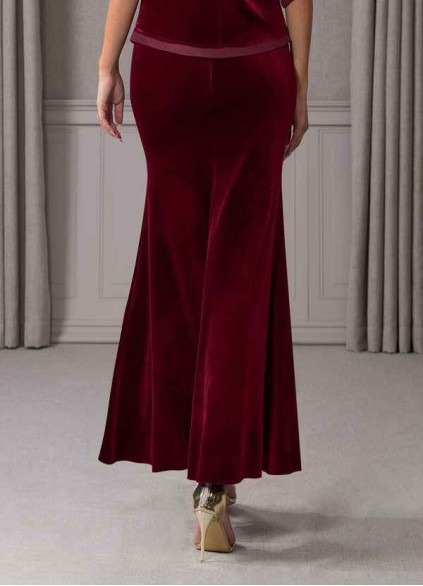 Dwolves Zana Velvet Skirt
( Final Sale ) Dwolves Zana Velvet Skirt
( Final Sale )
