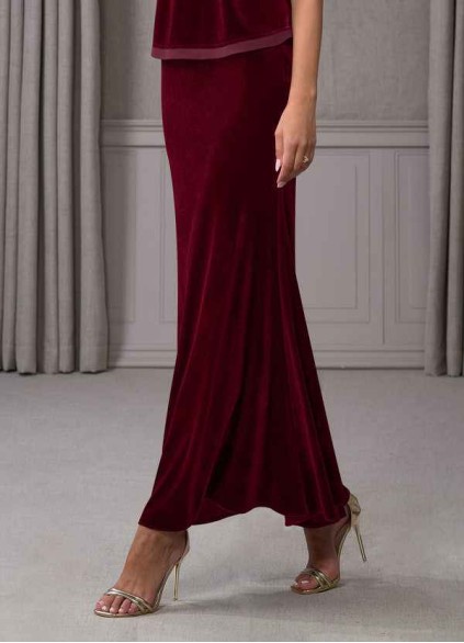 Dwolves Zana Velvet Skirt
( Final Sale ) Dwolves Zana Velvet Skirt
( Final Sale )