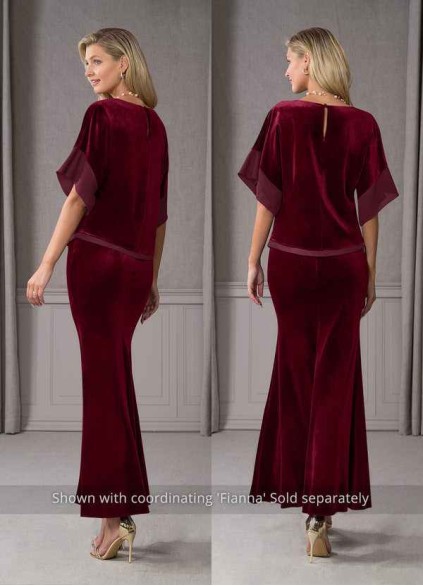 Dwolves Zana Velvet Skirt
( Final Sale ) Dwolves Zana Velvet Skirt
( Final Sale )
