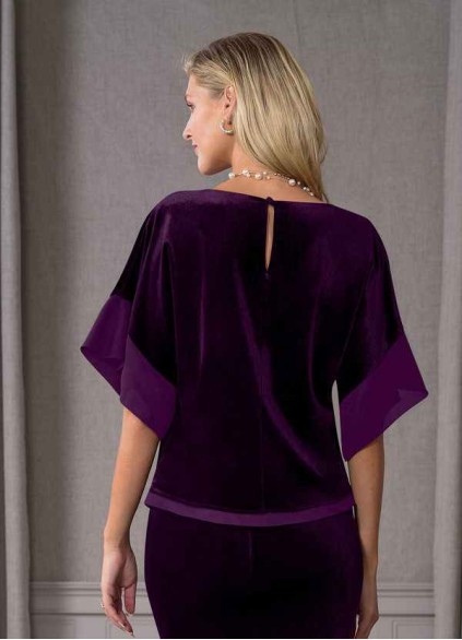 Dwolves Fianna Velvet Blouse
( Final Sale ) Dwolves Fianna Velvet Blouse
( Final Sale )